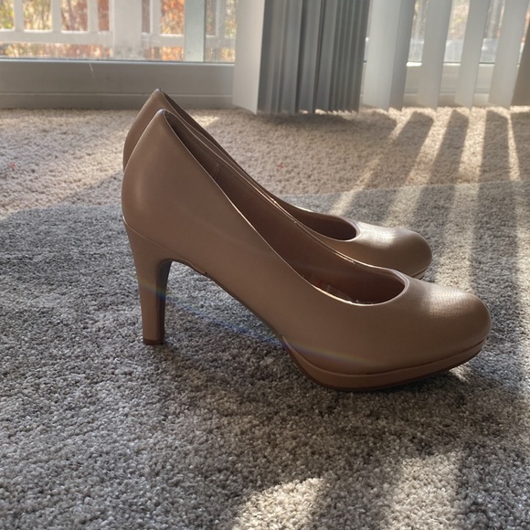 Nude Heels - Picture 3 of 8